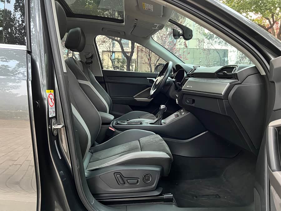 Audi Q3 2021 car image #11