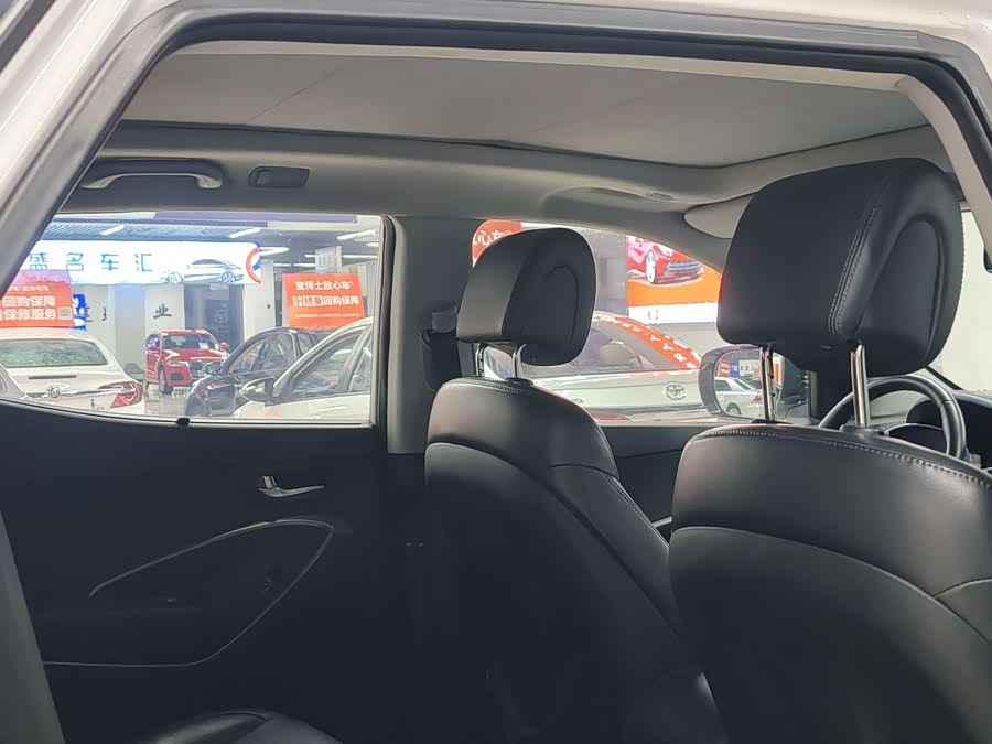 Hyundai Santa Fe 2013 car image #11