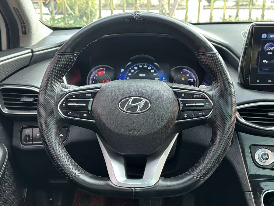 Hyundai Santa Fe 2020 car image #11