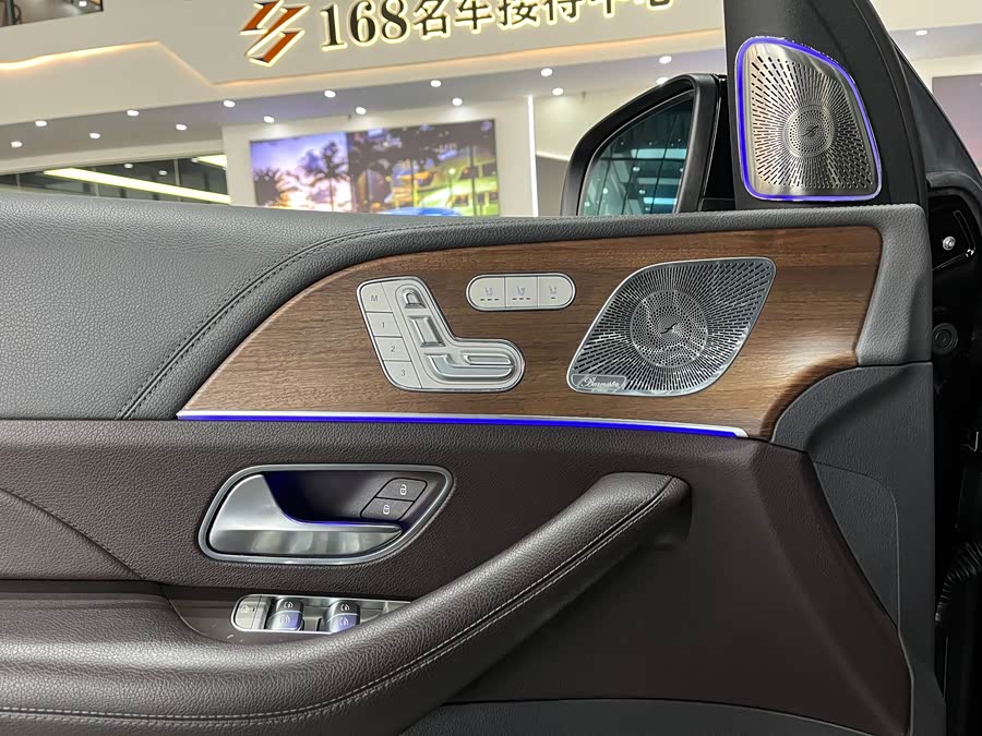 Mercedes-Benz GLE Class 2020 car image #11