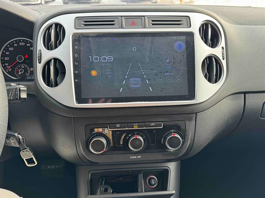 Volkswagen Tiguan 2018 car image #11