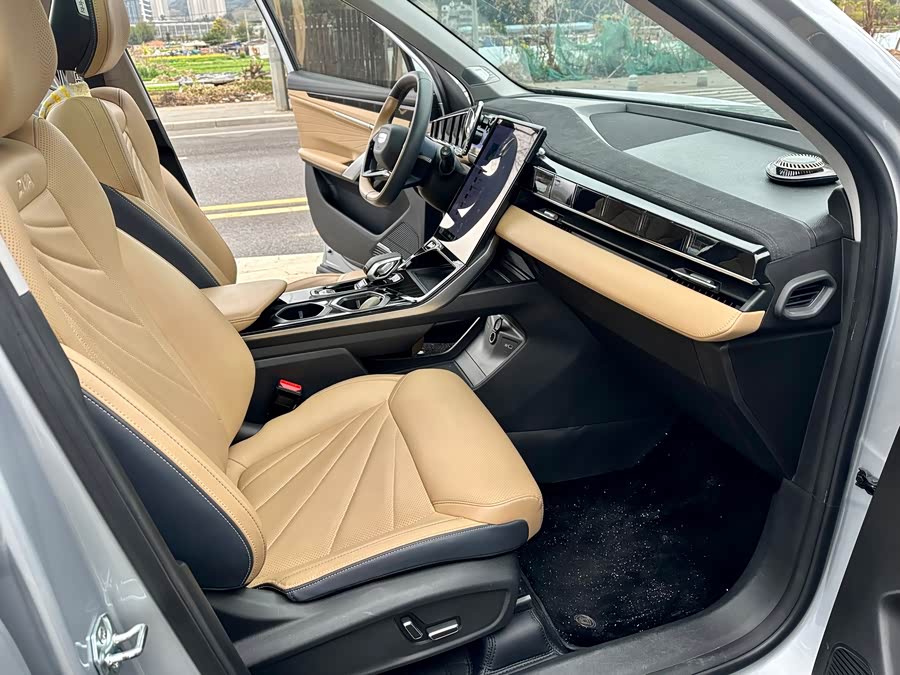 GEELY Boyue L 2022 car image #11