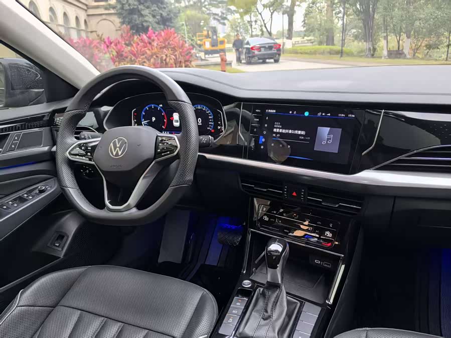 Volkswagen Passat 2024 immagine di auto #11