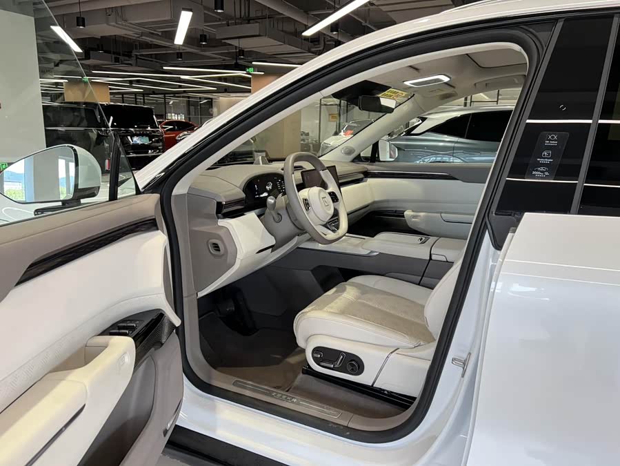 Zeekr 7X 2024 car image #11