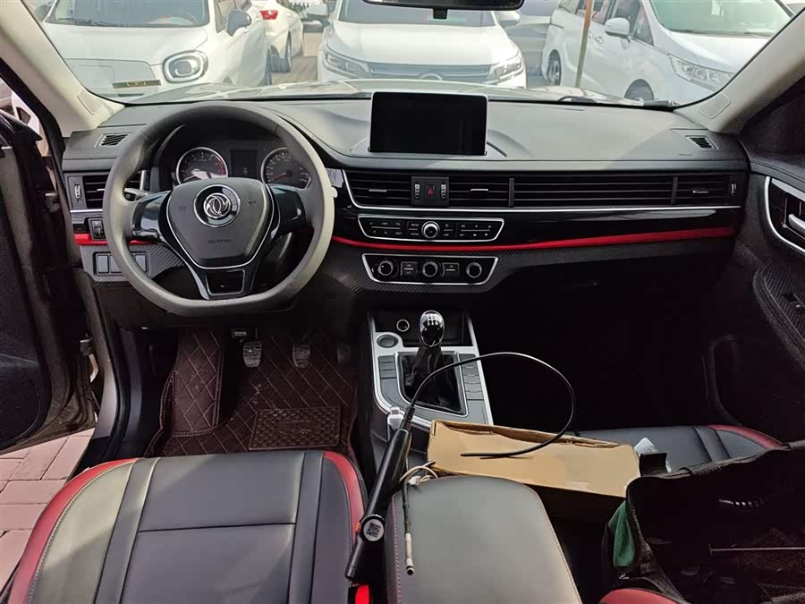 Forthing T5 2021 imagem de carro #11