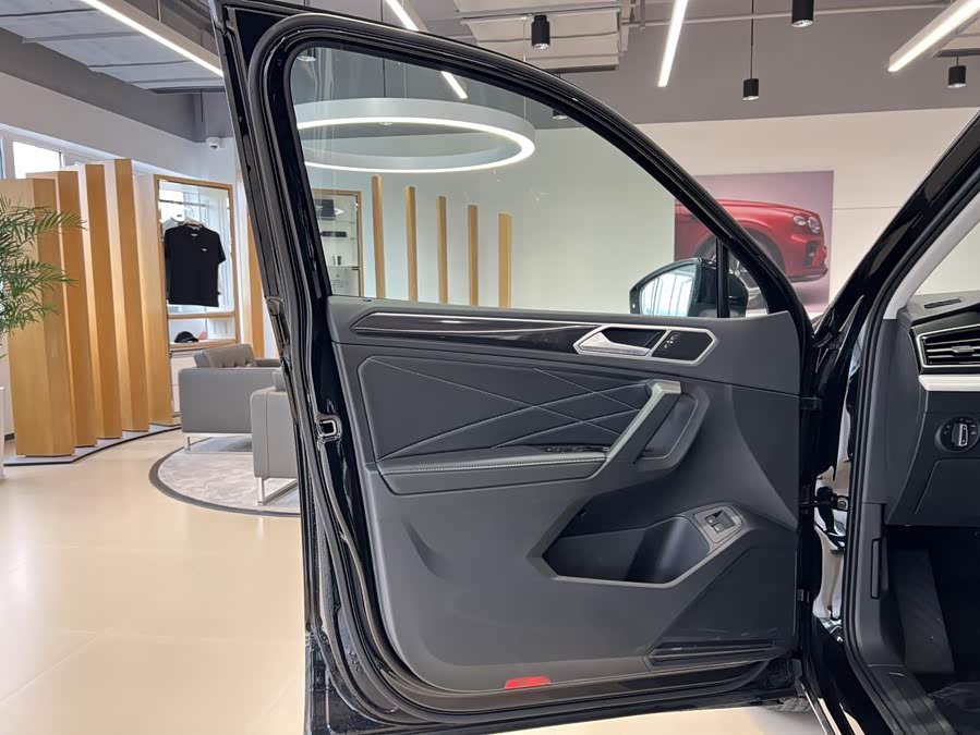 Volkswagen Tiguan L New Energy 2025 изображение автомобиля #11