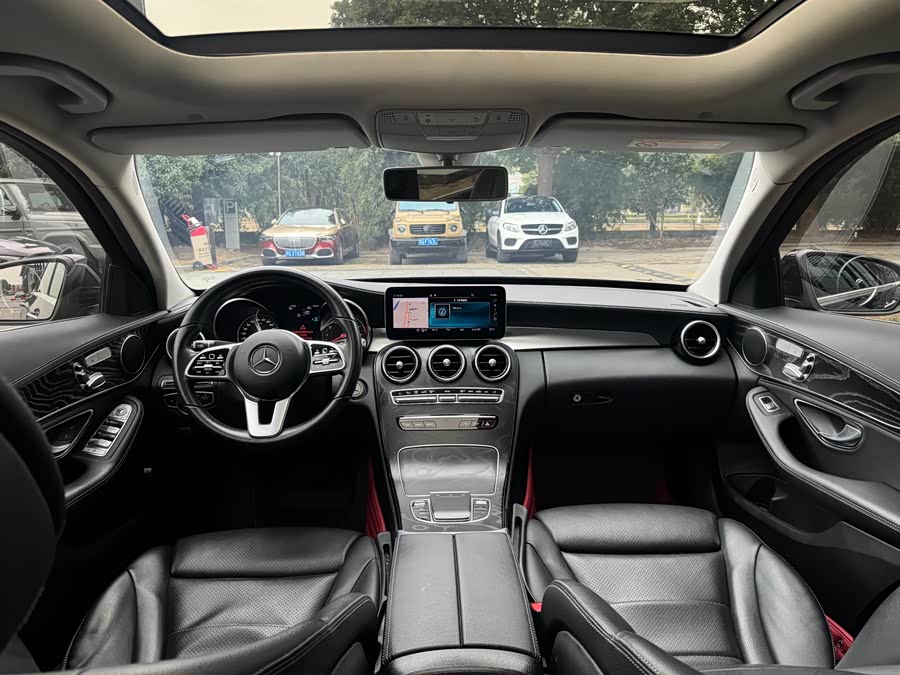 Mercedes-Benz C Class 2018 immagine di auto #11