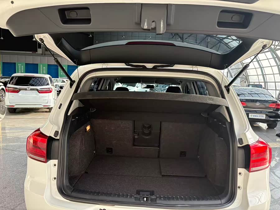 Volkswagen Tiguan 2017 car image #11