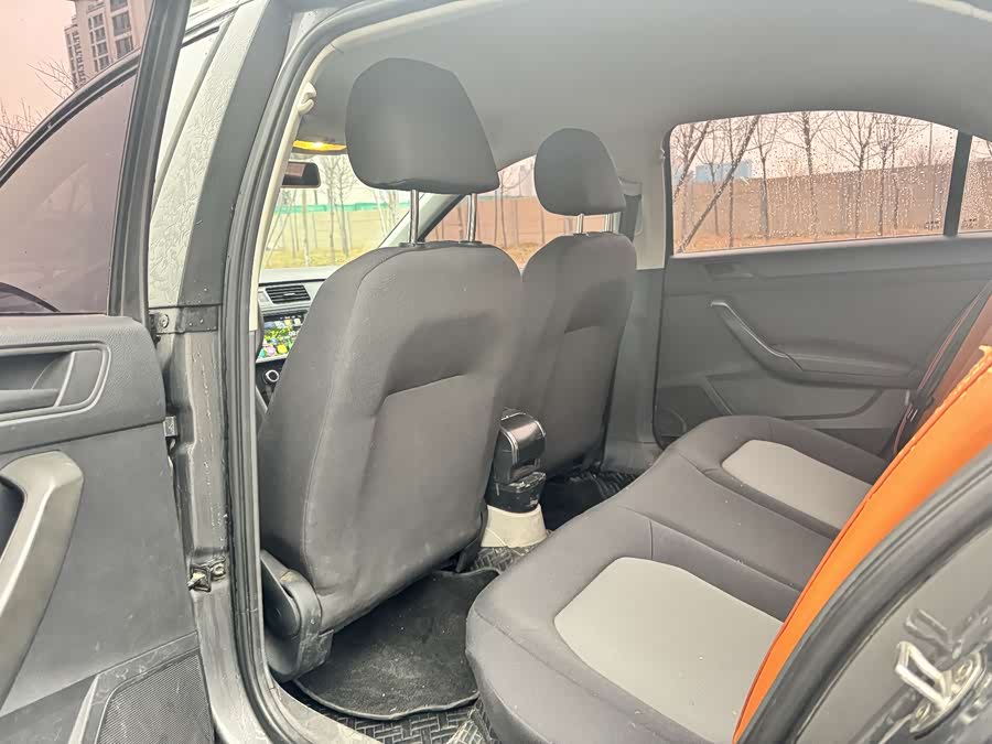 Skoda Rapid 2016 car image #11