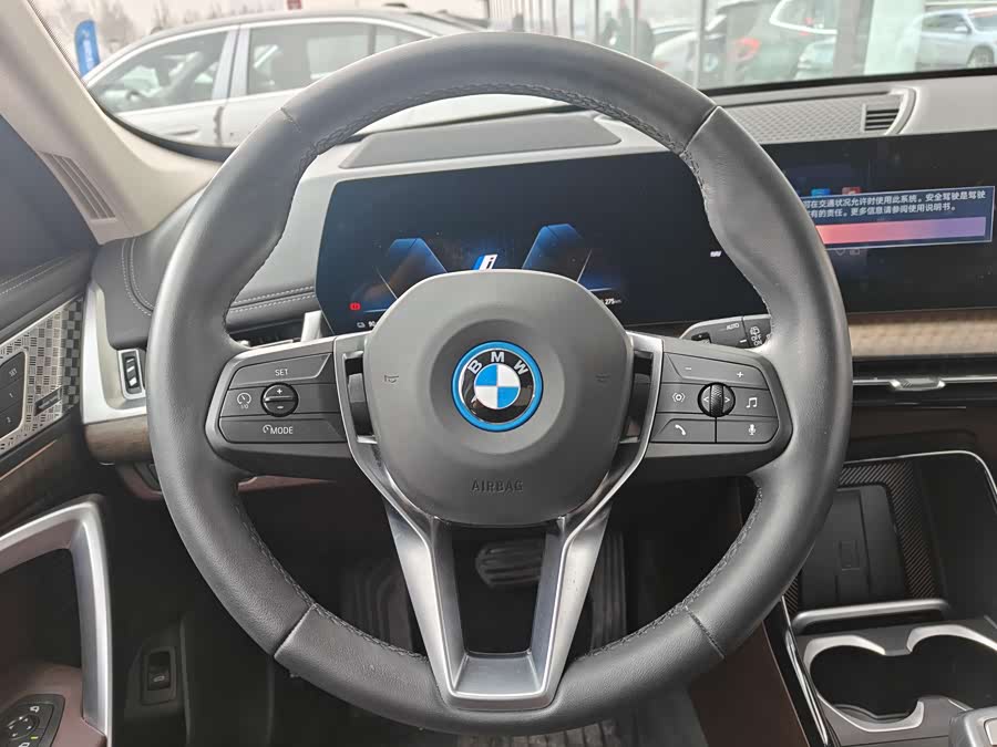 BMW iX1 2025 car image #11