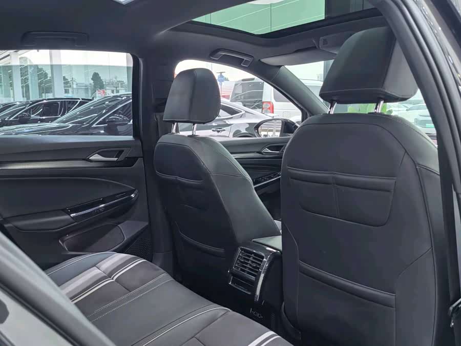 Volkswagen Golf 2024 car image #11