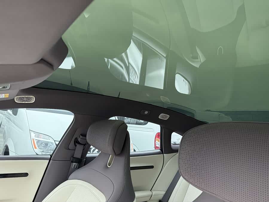 Avatr 06 2025 car image #11