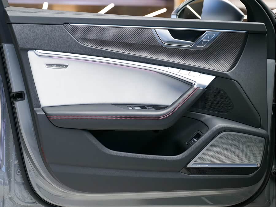 Audi RS 6 2021 immagine di auto #11