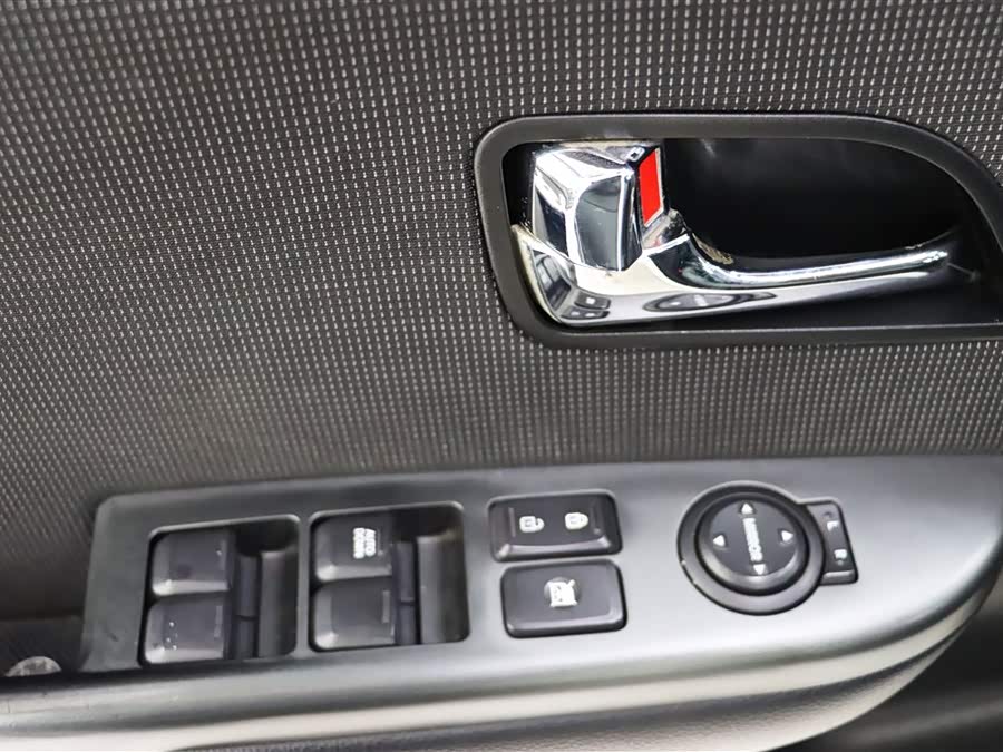 起亚 起亚K2 2012 汽车图片 #11