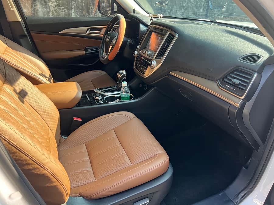 Changan CS95 2018 صورة سيارة #11