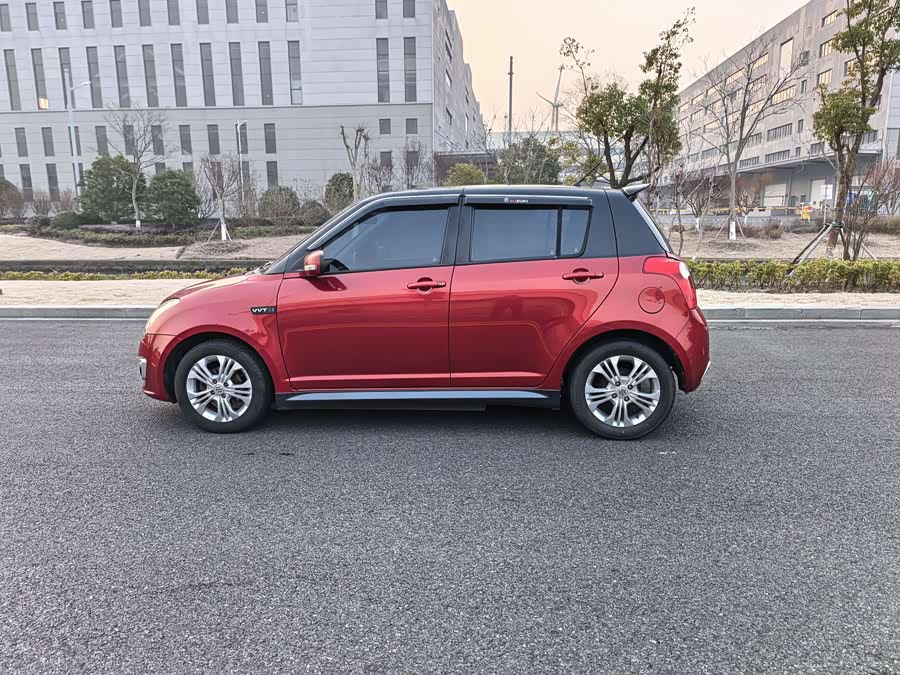 Suzuki Swift 2015 car image #11