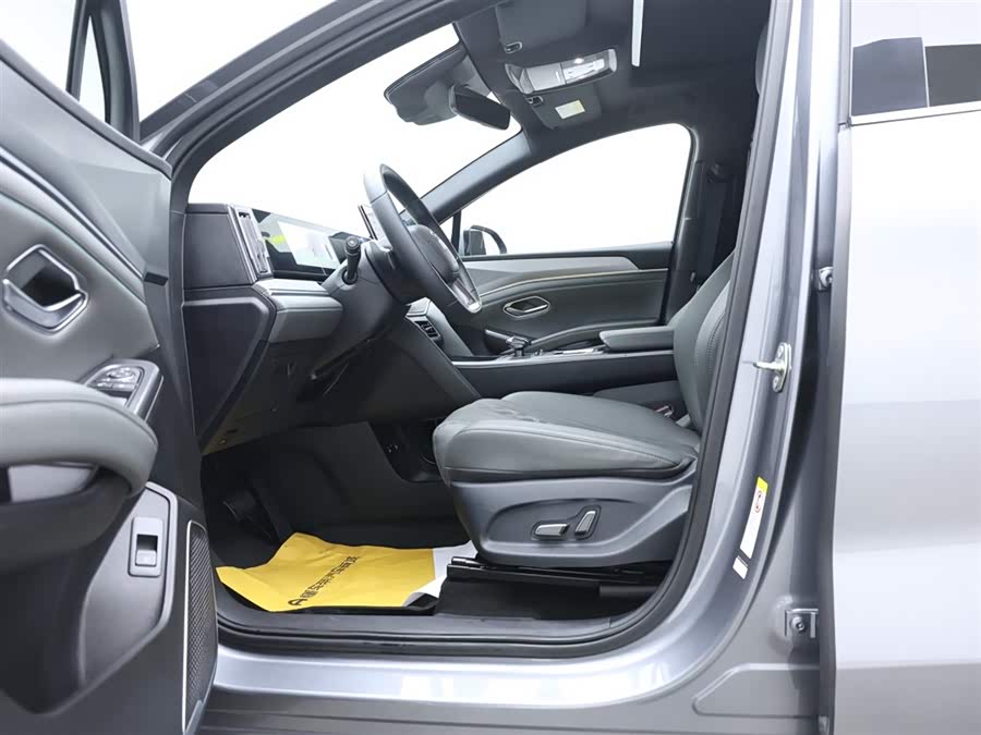 BYD SongL DM-i 2025 car image #11