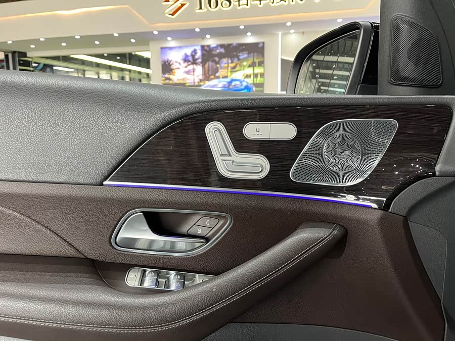 Mercedes-Benz GLE Class 2020 car image #11