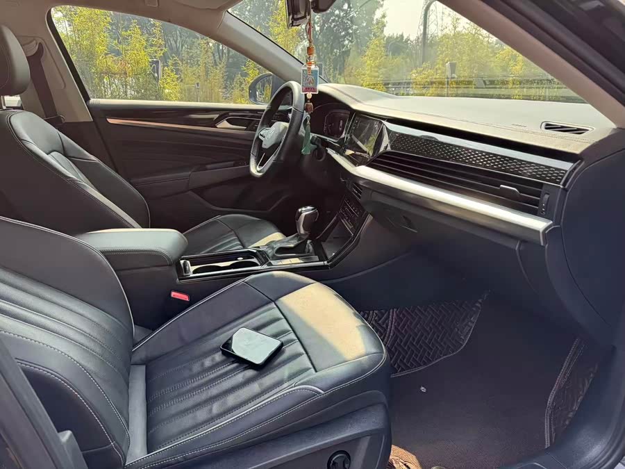 Volkswagen Passat 2023 car image #11