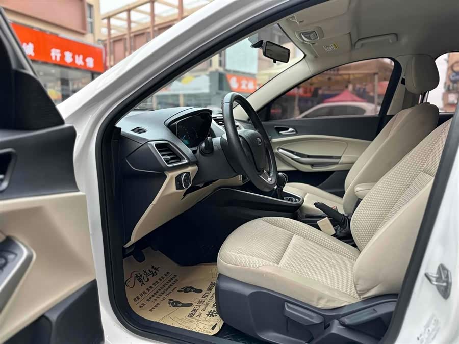 Ford Escort 2018 car image #11