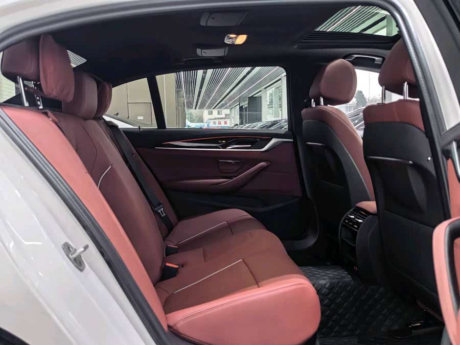 BMW 5 Series 2024 #11 BMW 5 Series 2024 car image #11