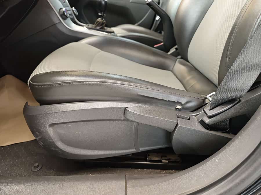 Chevrolet Cruze 2011 изображение автомобиля #11