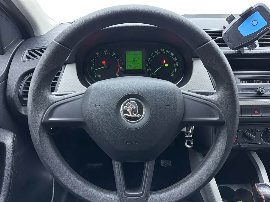 Skoda Fabia 2015 immagine di auto #11