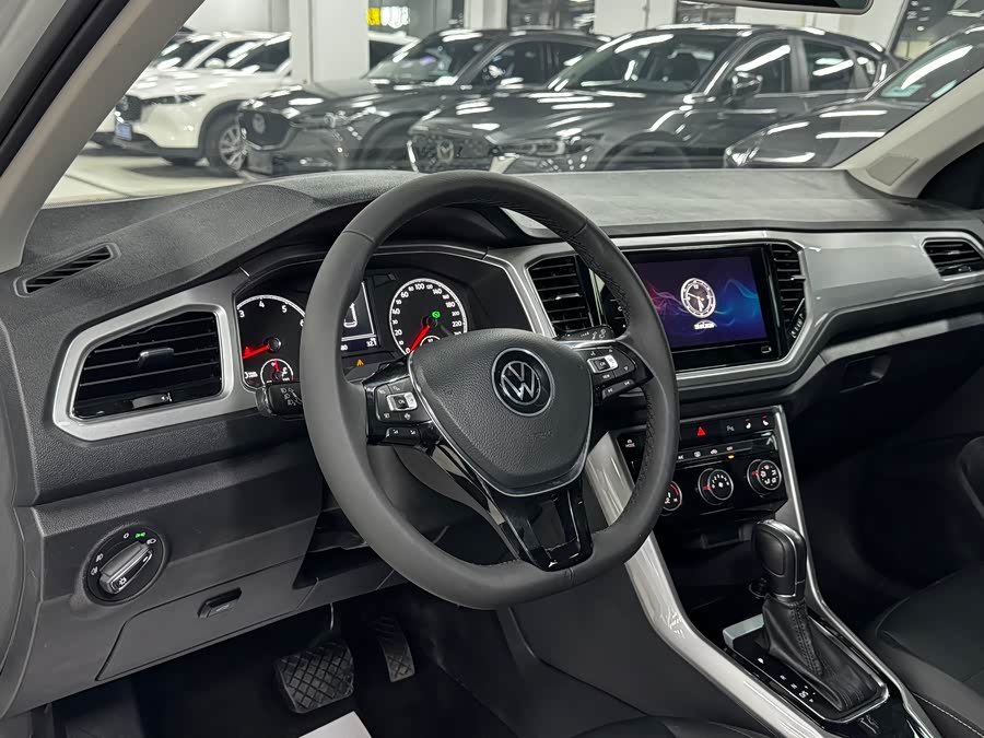 Volkswagen T-Roc 2022 car image #11