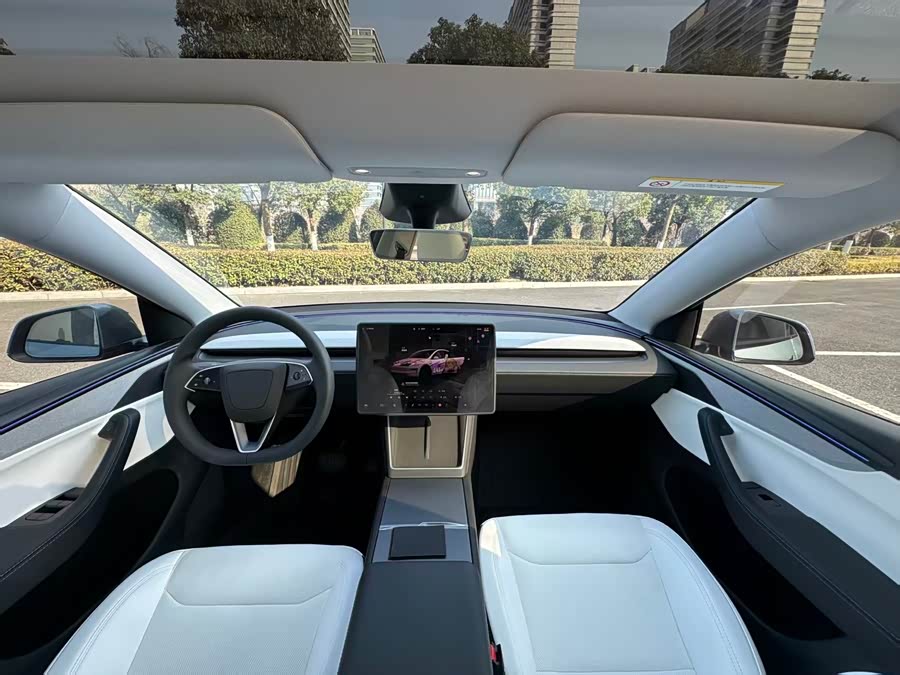 Tesla Model Y 2025 #11 Tesla Model Y 2025 car image #11