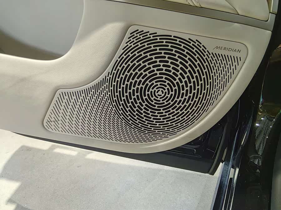 Avatr 11 2024 car image #11