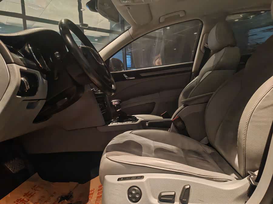 Skoda Superb 2010 car image #11