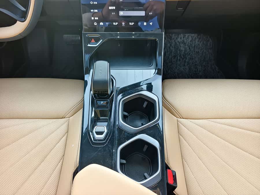 GEELY Boyue L 2022 car image #11