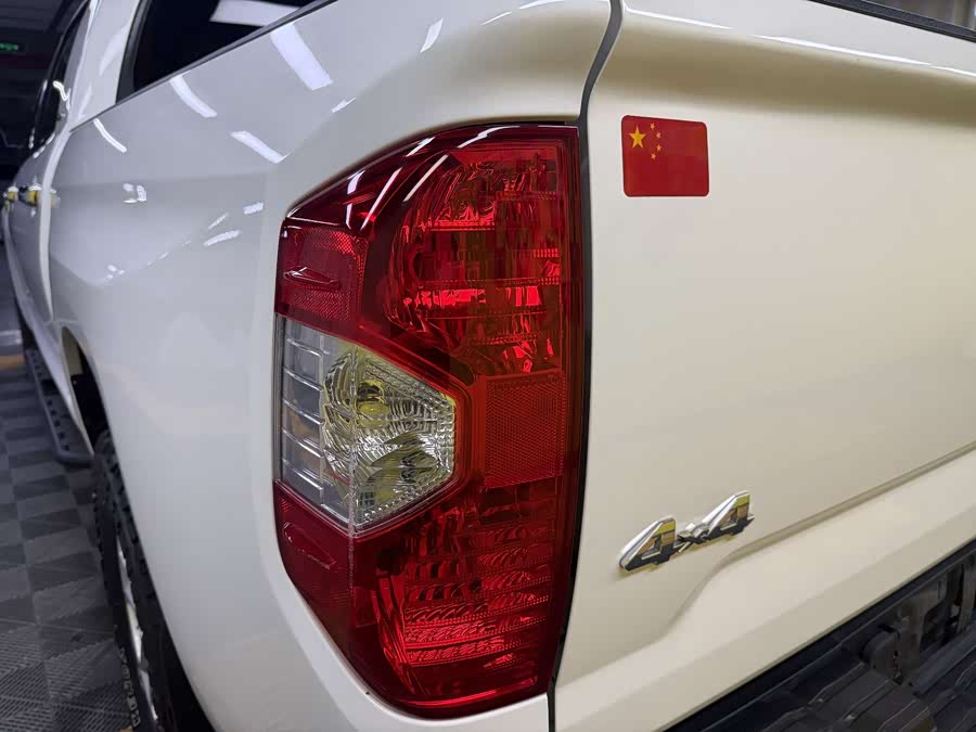 Toyota Tundra 2018 immagine di auto #11