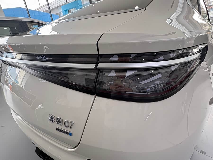 BYD Seal 07 DM-i 2025 car image #11