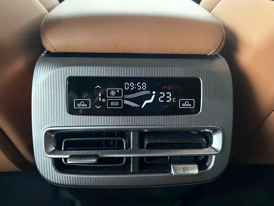 BYD HanL 2025 #11 BYD HanL 2025 car image #11