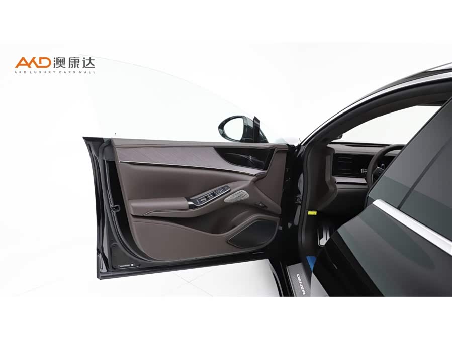 Denza Z9 2024 car image #11