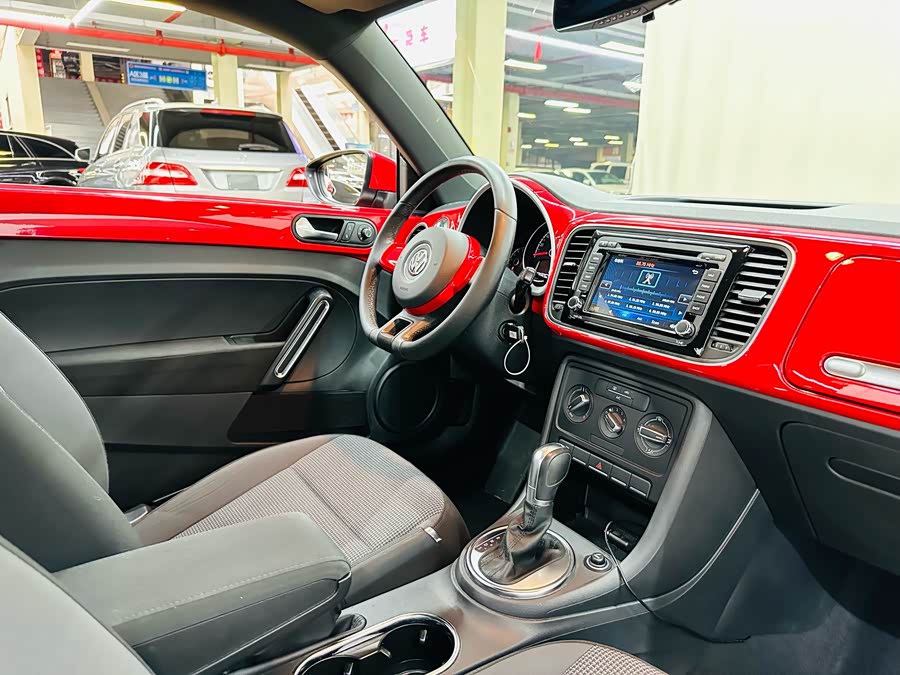 Volkswagen Beetle 2015 изображение автомобиля #11