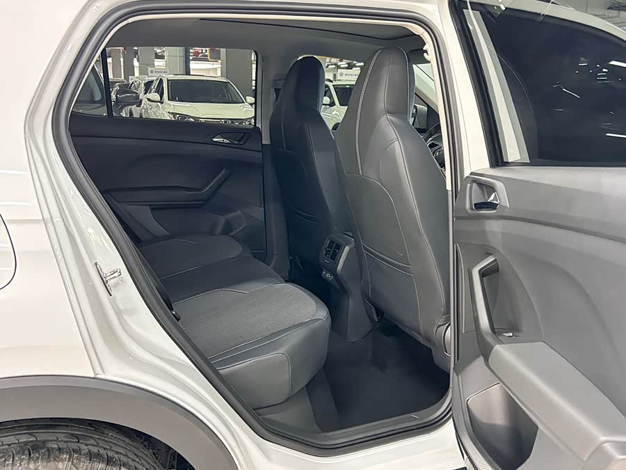 Volkswagen T-Cross 2023 car image #11