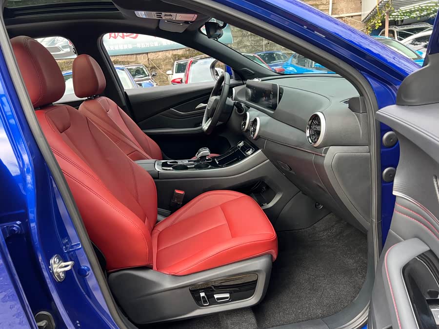 Forthing JOYEAR X6 2018 car image #11