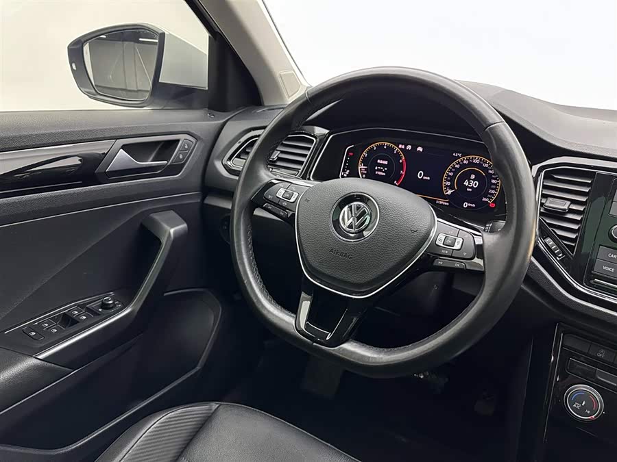 Volkswagen T-Roc 2020 car image #11