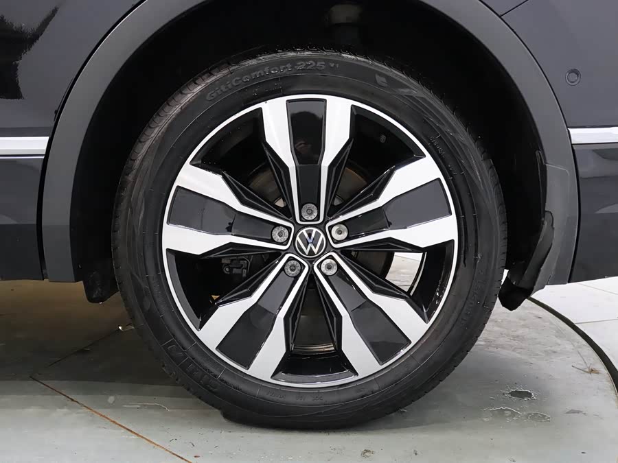 Volkswagen Tiguan L 2023 #11 Volkswagen Tiguan L 2023 car image #11