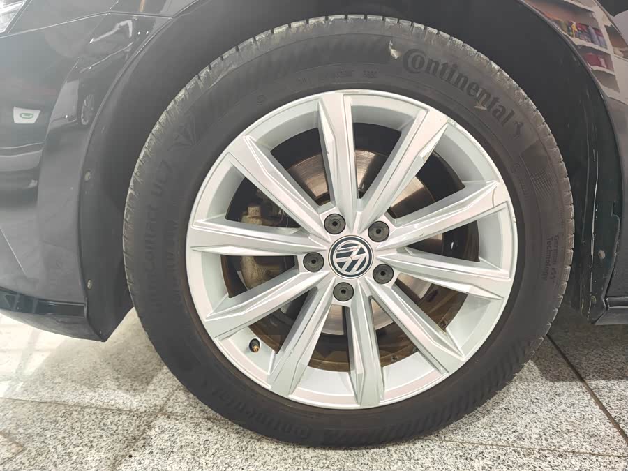 Volkswagen Passat 2018 car image #11