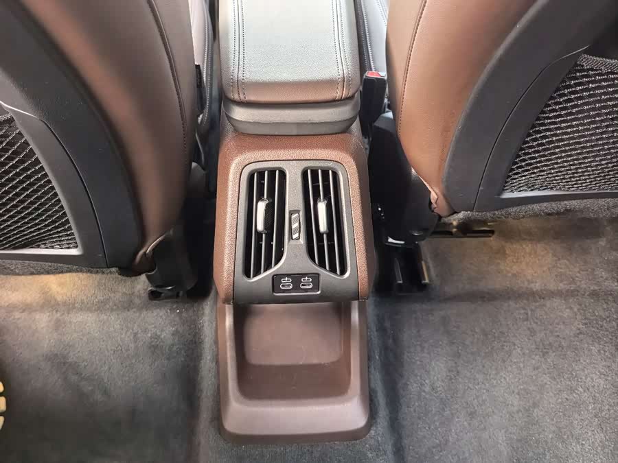 BMW iX1 2025 #11 BMW iX1 2025 car image #11