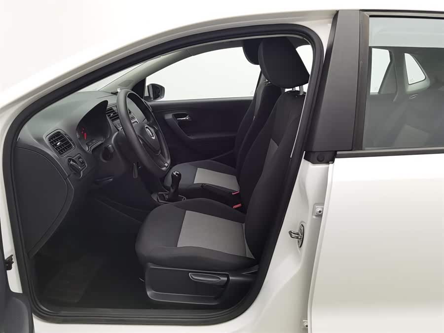 Volkswagen Polo 2018 car image #11