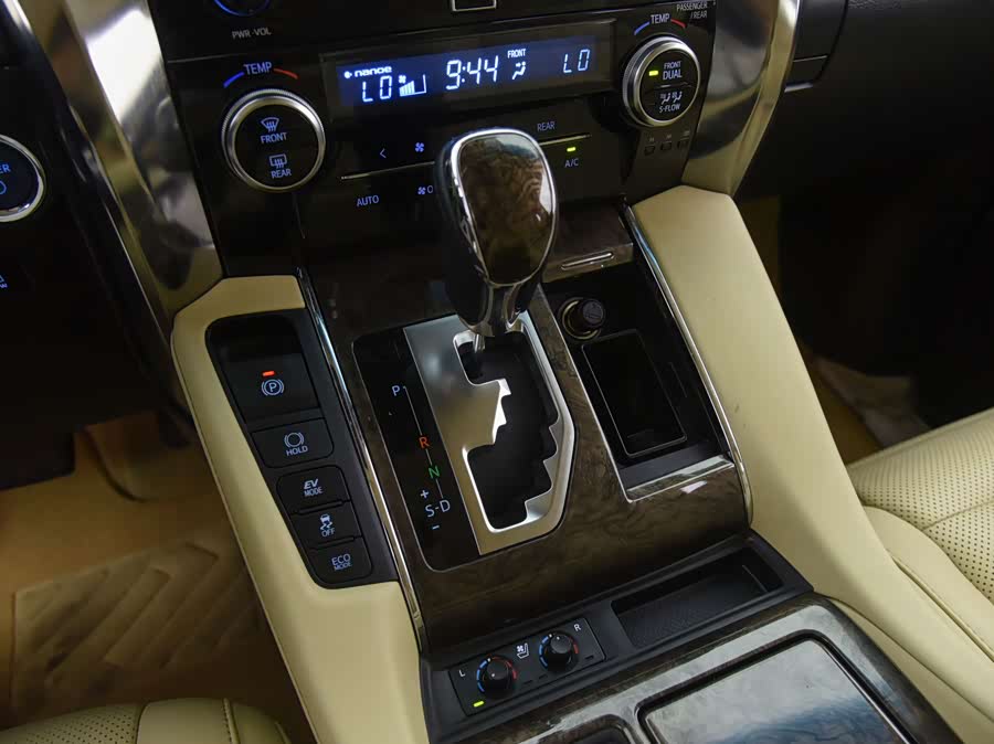 Toyota Alphard 2020 car image #11