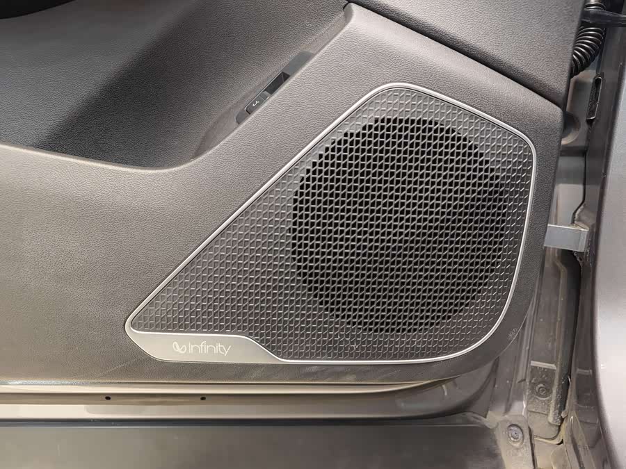 BYD SongL DM-i 2025 car image #11