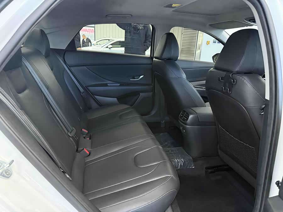 Hyundai Elantra 2023 car image #11