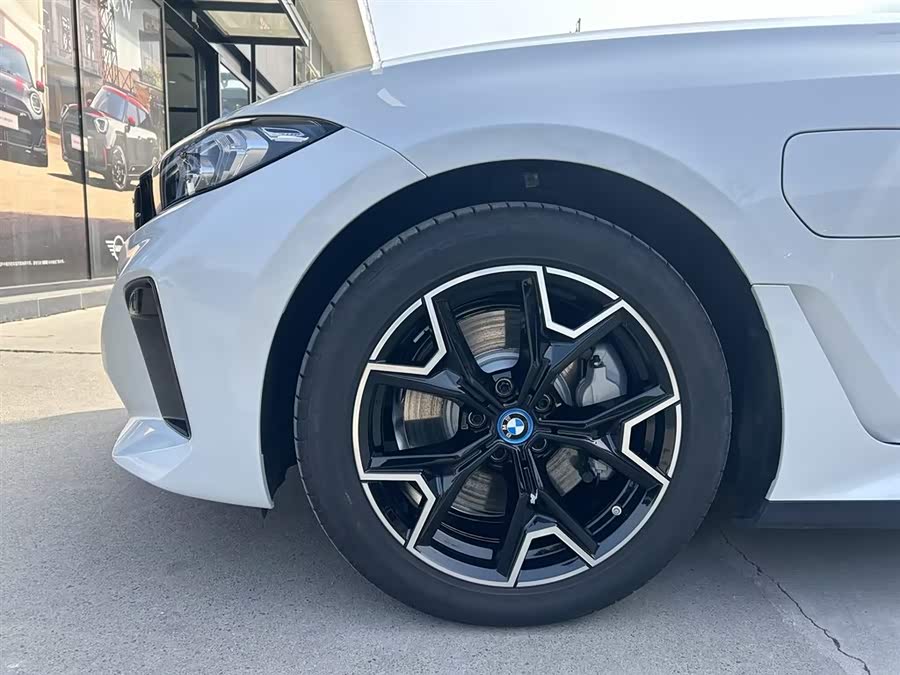 BMW i3 2025 car image #11