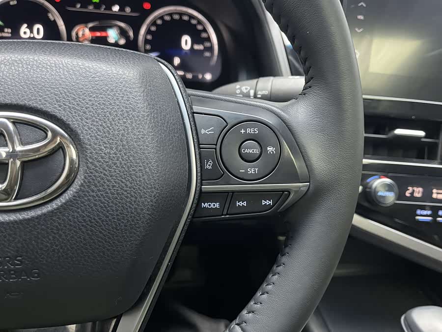 Toyota Camry 2023 immagine di auto #11