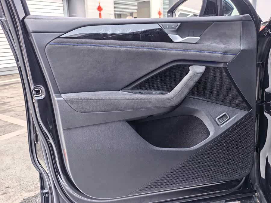 Volkswagen Tiguan L 2024 car image #11